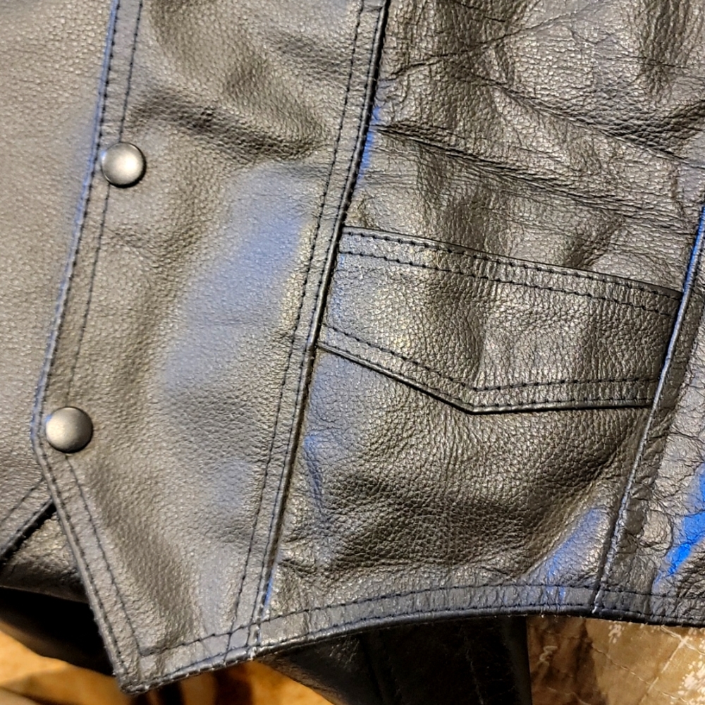 Bikers Black Leather Bikers Vest & Chaps - Picture 4 of 10